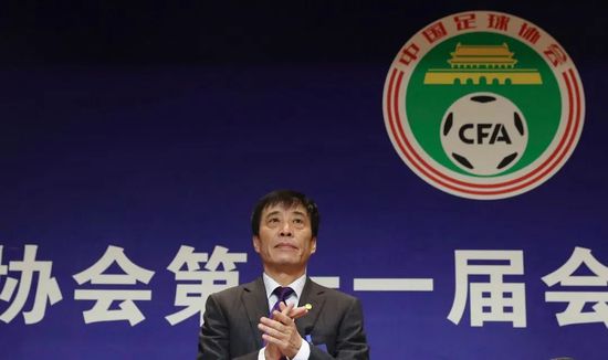 教官自愿意被扒内裤玩j小说