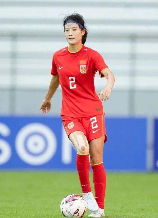 美女露大胸洗澡视频